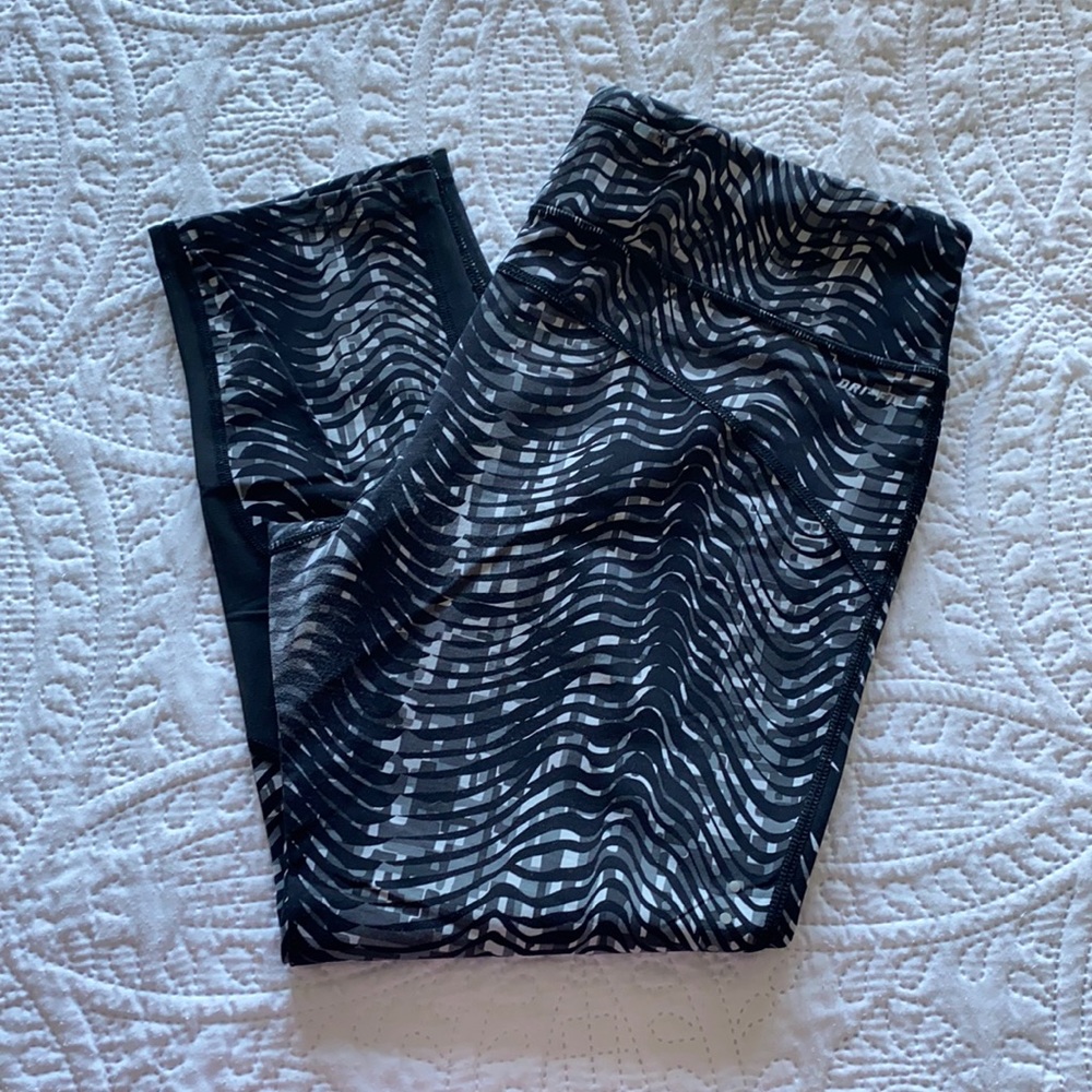 Nike crop leggings